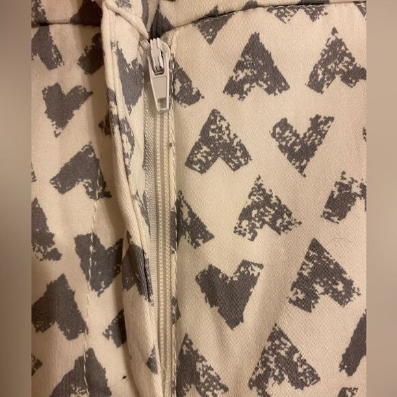 Womens Zac & Rachel Crop Pants Size 12 White with Gray Hearts NWT - Picture 4 of 9